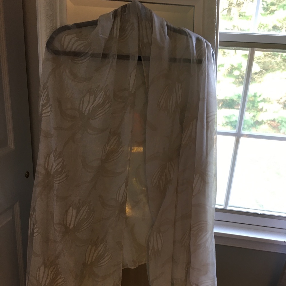 Wrap show or scarf